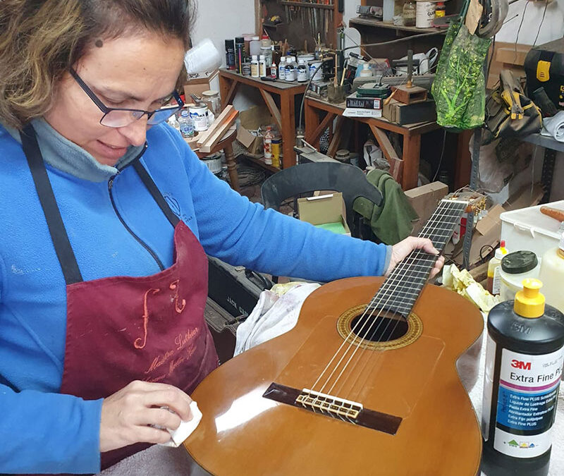 SusanaMartin LimpiezaYMantenimiento Guitarra Luthier